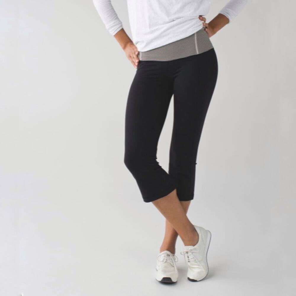 Lululemon Gather and Crow Crops Capris Leggings Size 4 Black Tonka Stripe Cashew